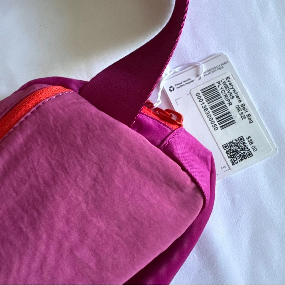 🆕 Lululemon Everywhere Belt Bag - Pink Lychee / Ripe Raspberry - Picture 6 of 9